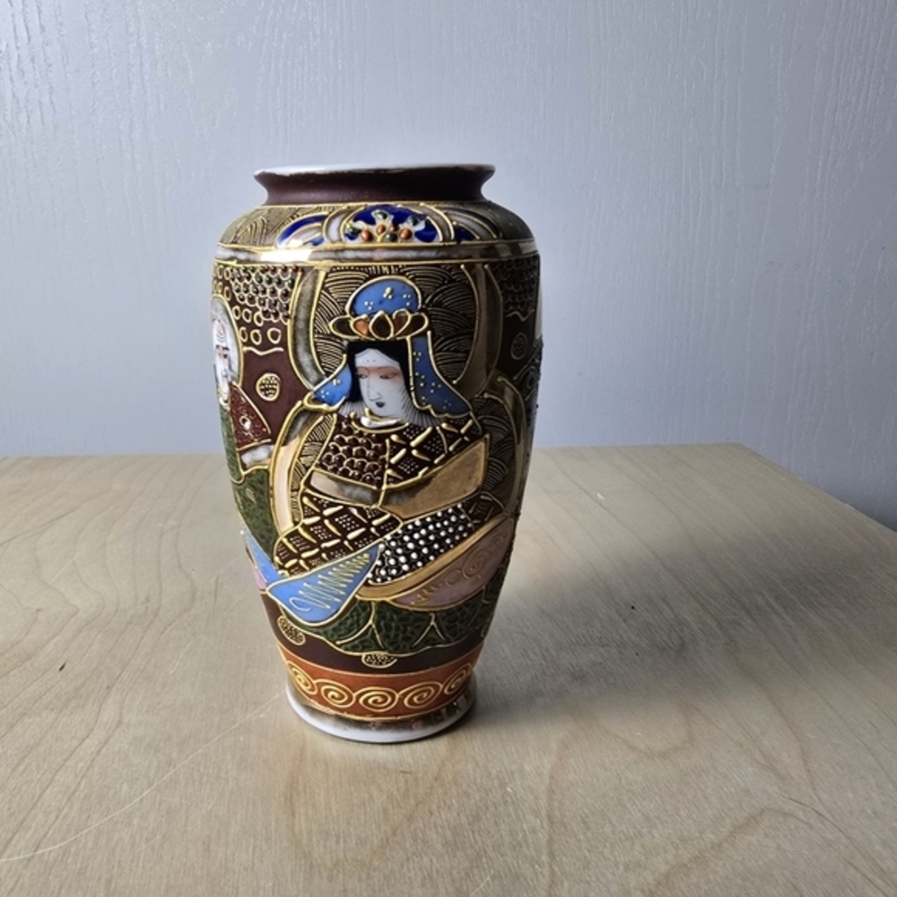 Vintage Japanese Royal Satsuma Moriage Vase Immortals Raised design